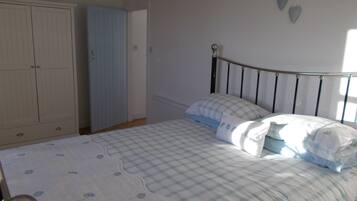Double Room, 1 King Bed | 1 bedroom, premium bedding, iron/ironing board, rollaway beds
