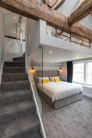 Suite, Bathtub (Aya) | Memory foam beds, individually furnished, iron/ironing board, free WiFi