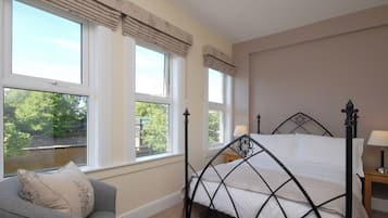 Habitación doble, vista al río | Sábanas de algodón egipcio, ropa de cama de alta calidad y ropa de cama