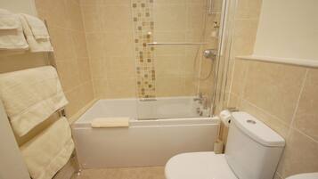 Superior Double Room | Bathroom | Towels