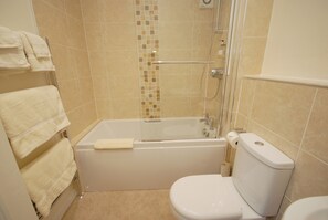 Superior tweepersoonskamer | Badkamer | Handdoeken