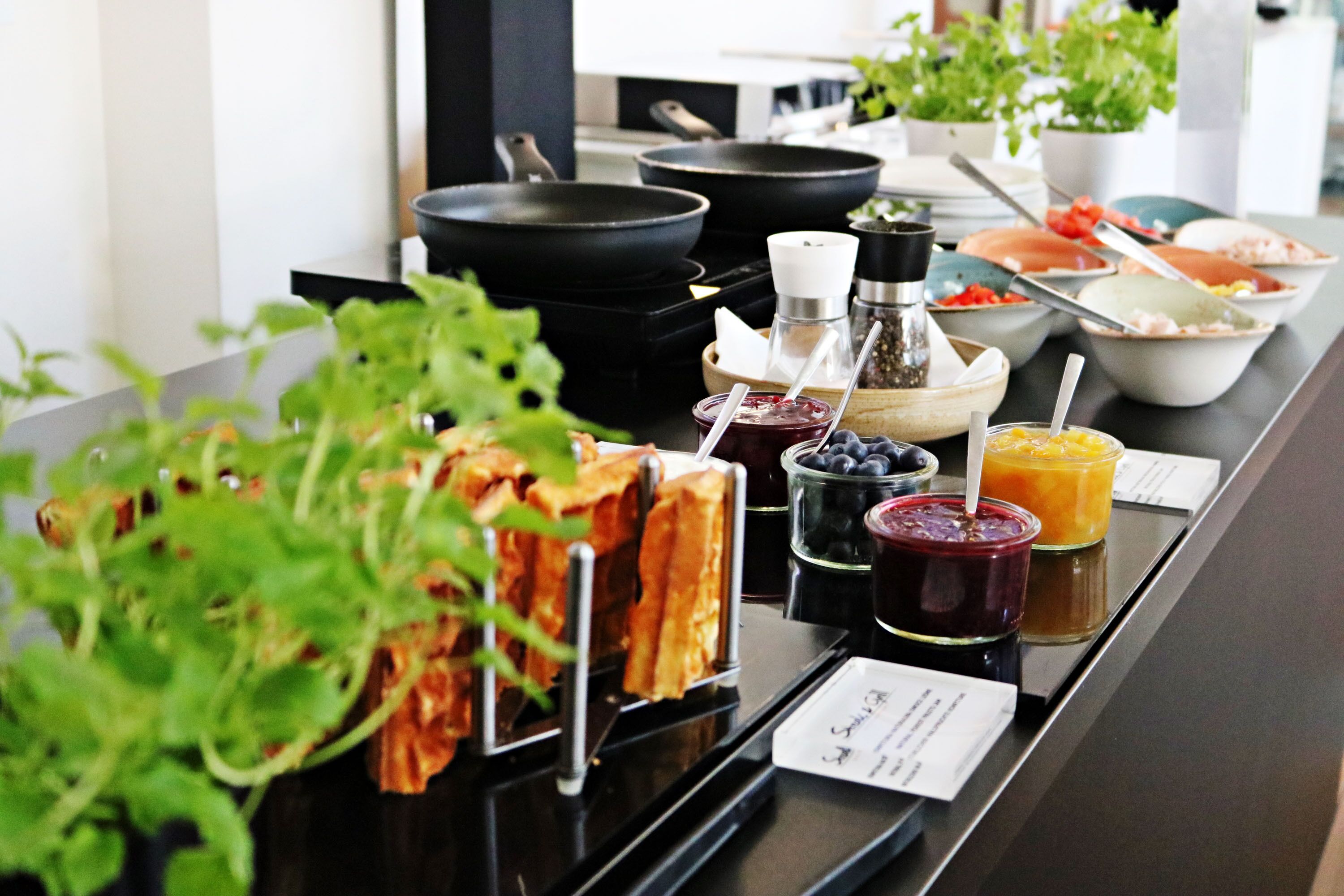 Daily buffet breakfast for a fee