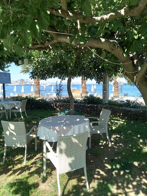 Breakfast, lunch and dinner served