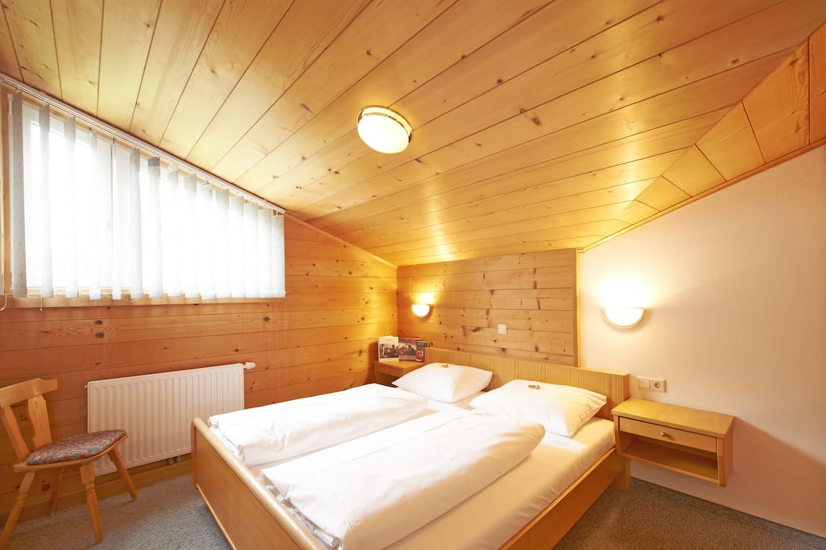 Appartement, 3 chambres, balcon | Coffre-fort, accès au Wi-Fi (inclus)