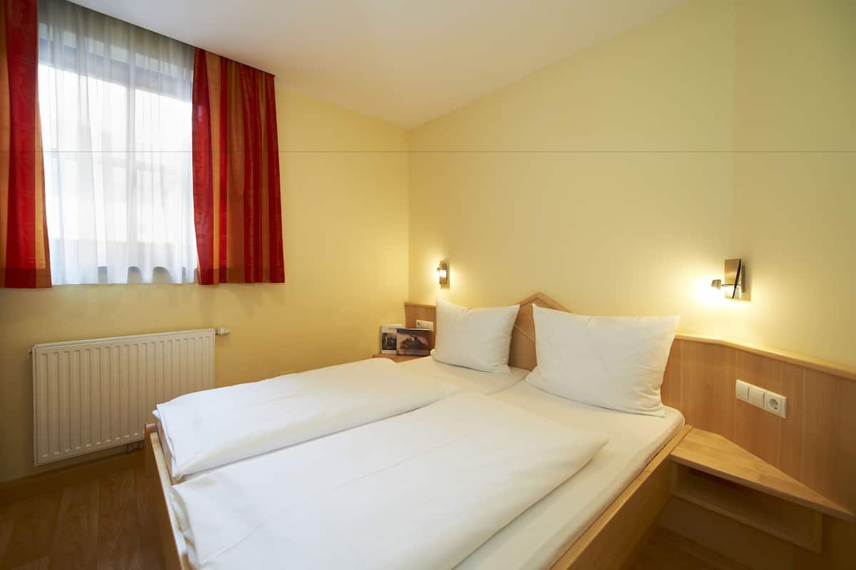 Appartement, 2 chambres, terrasse | Coffre-fort, accès au Wi-Fi (inclus)