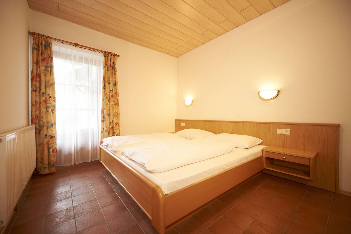 Appartement, 3 chambres, terrasse | Coffre-fort, accès au Wi-Fi (inclus)