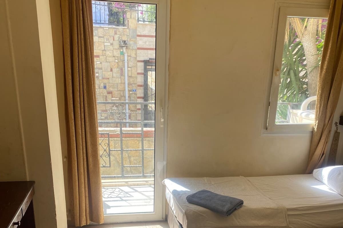 Desk, bed sheets