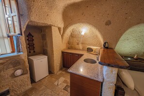 Premium Room, 2 Bedrooms | Private kitchen | Mini-fridge, electric kettle, freezer - Osmanbey Cave Hotel (Nevsehir)