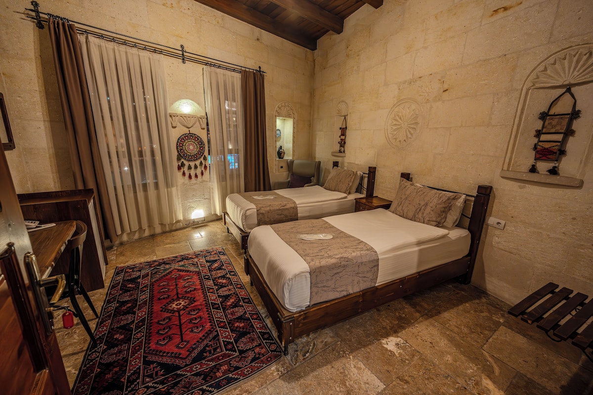 Comfort Twin Room, City View | Premium bedding, Select Comfort beds, minibar, in-room safe
