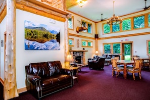 Lobby lounge