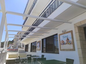 Breakfast, lunch, dinner served; local cuisine 