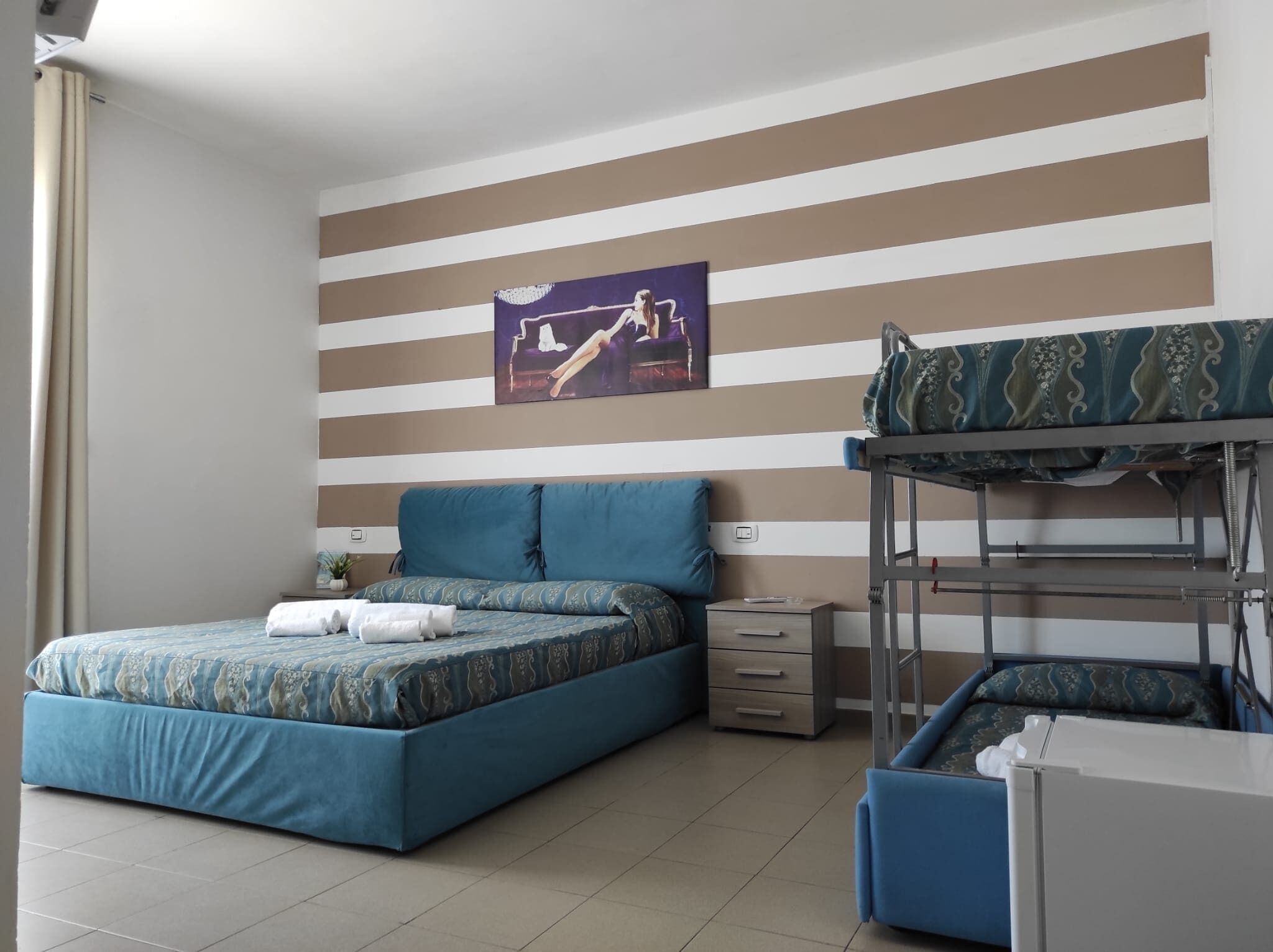 ห้องพักสำหรับสี่ท่าน | โต๊ะทำงาน, เปล/เตียงเด็กอ่อน (ฟรี)