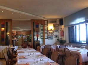 ศูนย์อาหาร