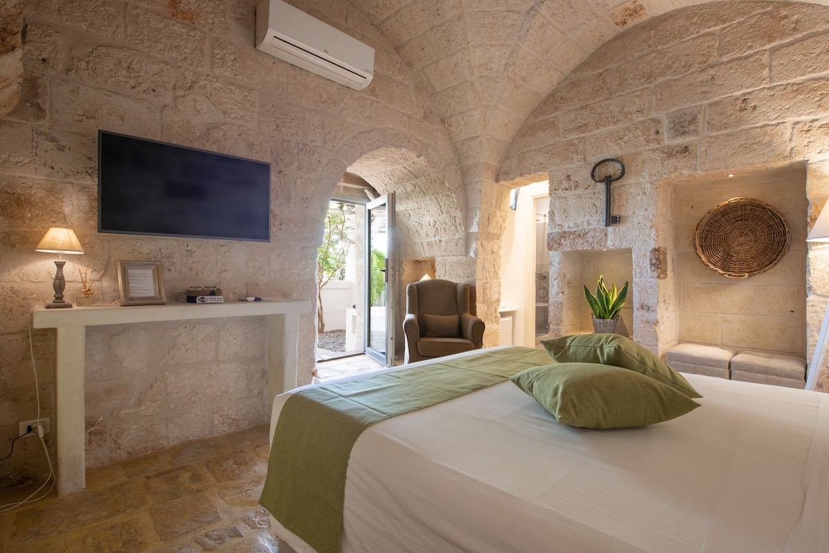 Premium Room | 1 bedroom, premium bedding, memory-foam beds, minibar