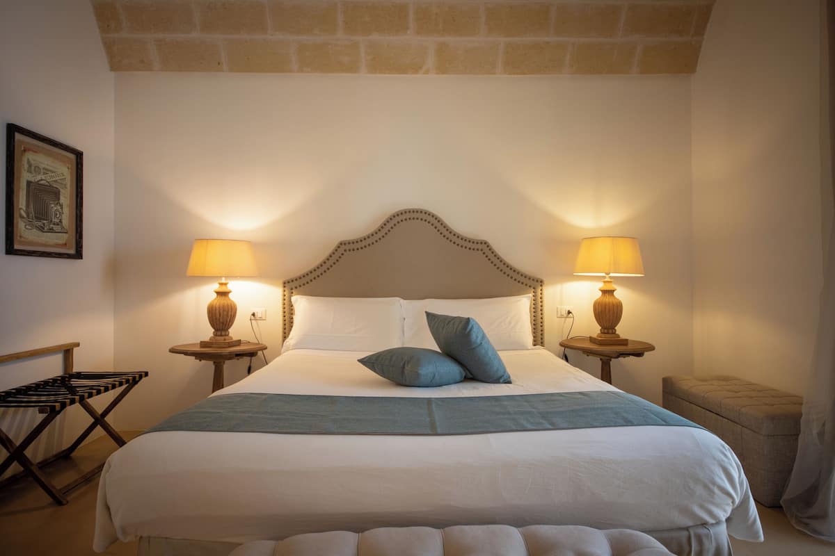 1 bedroom, premium bedding, memory-foam beds, minibar