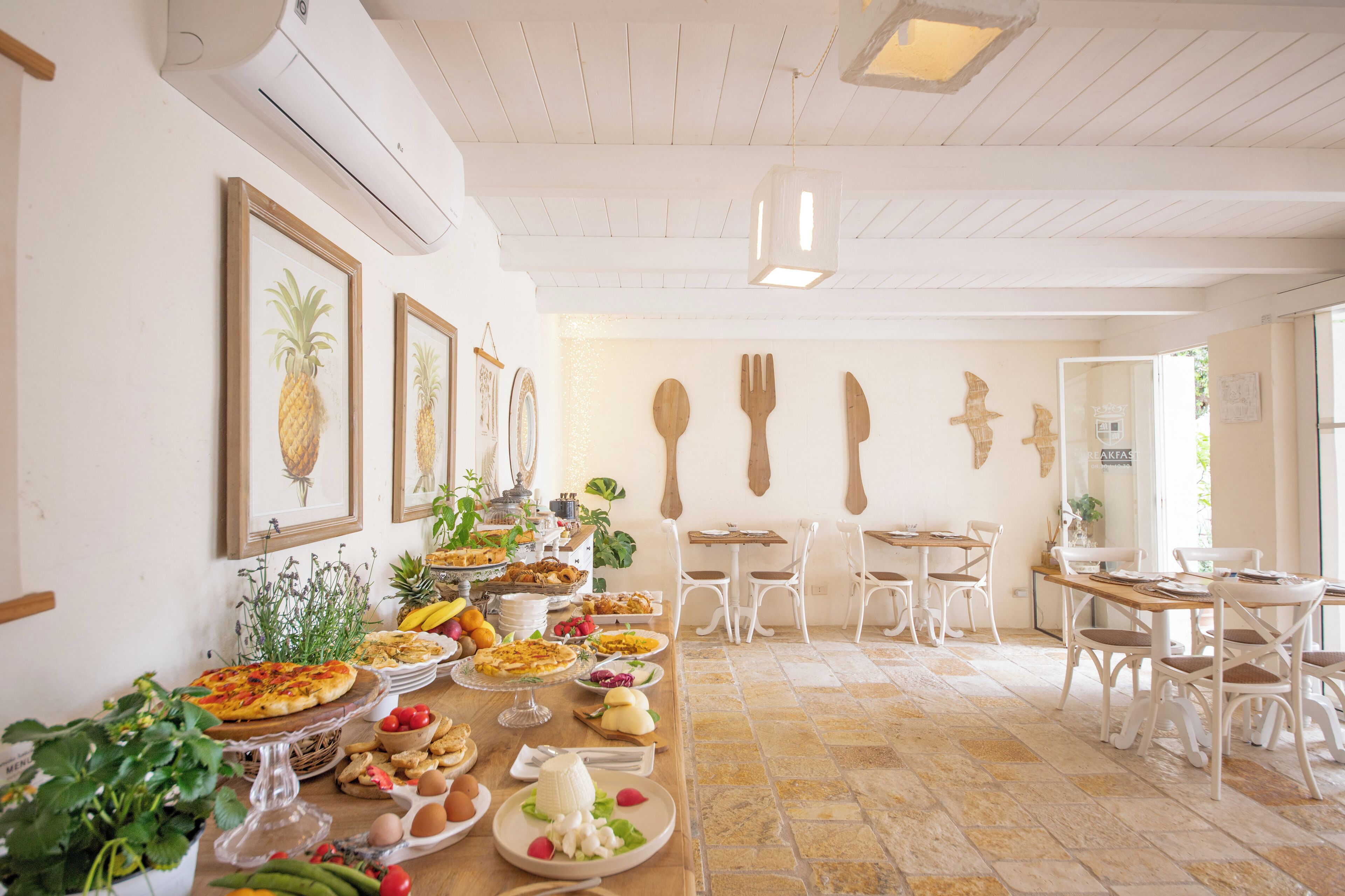 Free daily continental breakfast