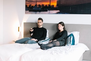 Quarto casal ou duplo clássico | Roupas de cama premium, cofres nos quartos, escrivaninha