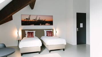 Ropa de cama de alta calidad, caja fuerte, escritorio y wifi gratis