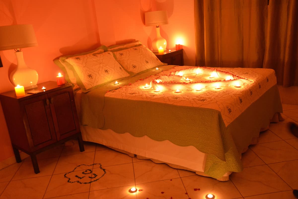 standard room, 1 double bed | premium bedding, desk, iron/ironing board, cots/infant beds