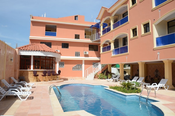 Kolam renang terbuka