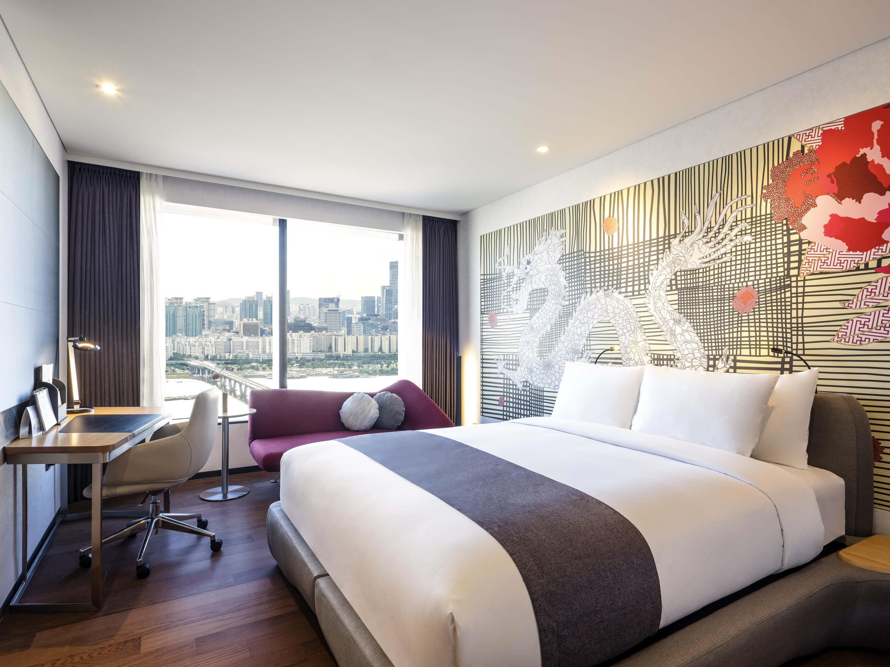 Hochwertige Bettwaren, Daunenbettdecken, Zimmersafe, Schreibtisch