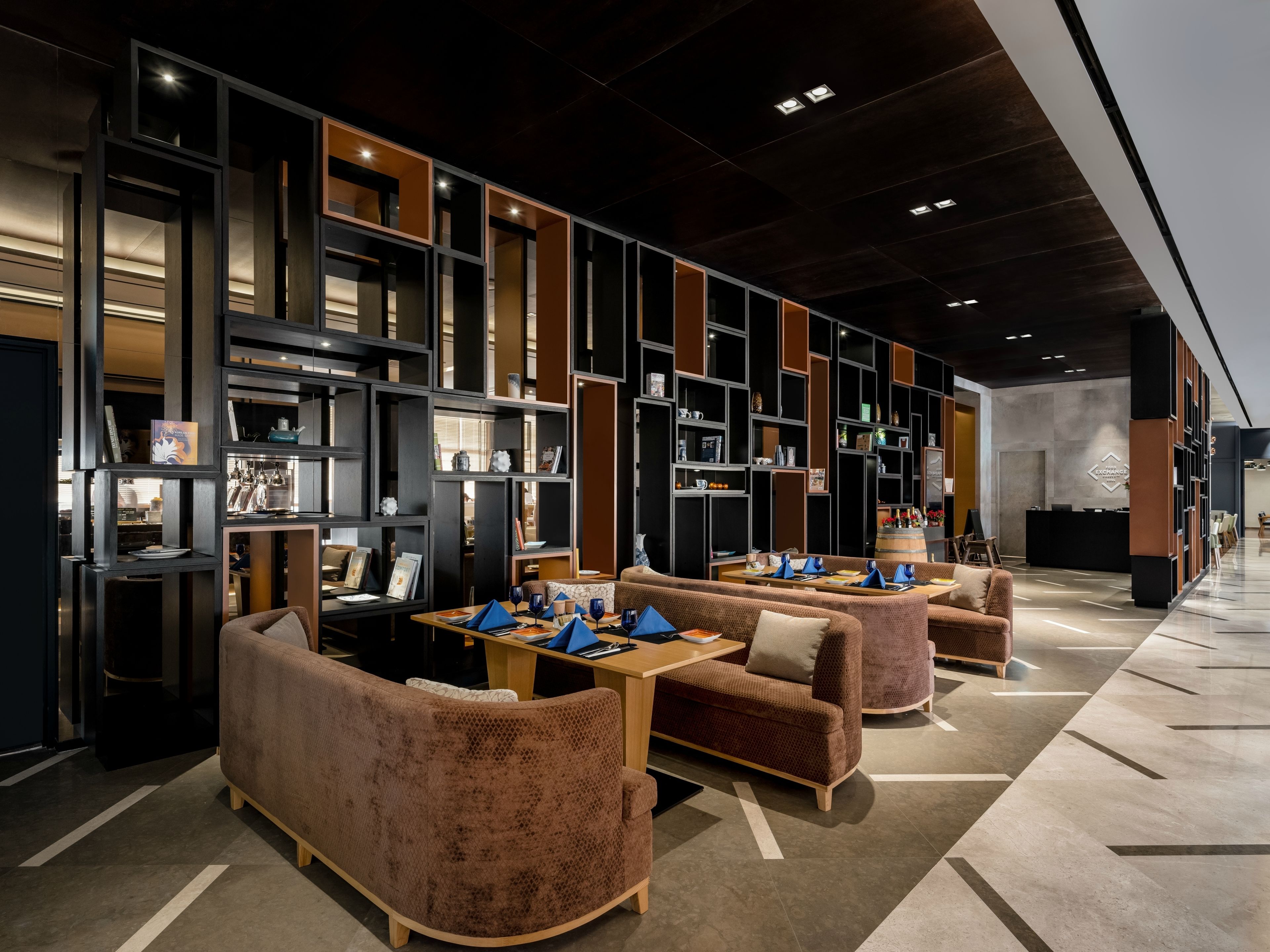 3 restaurants, breakfast served