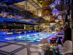 3 restaurants; breakfast, lunch, dinner, and brunch served