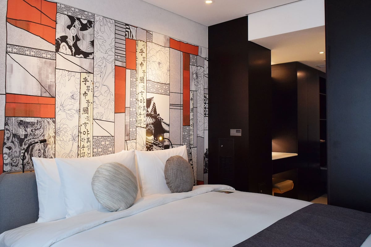 Premier suite, 1 kingsize bed | Luxe beddengoed, donzen dekbedden, een kluis op de kamer, een bureau