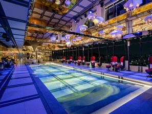 3 restaurants, breakfast served