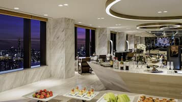 3 bars/lounges