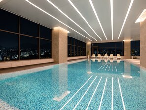 Piscine intérieure