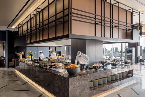 3 restaurantes; se sirven desayunos, almuerzos, cenas y brunches