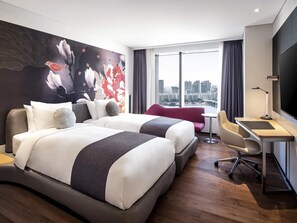Literie de qualité, couette en duvet, coffre-fort, bureau