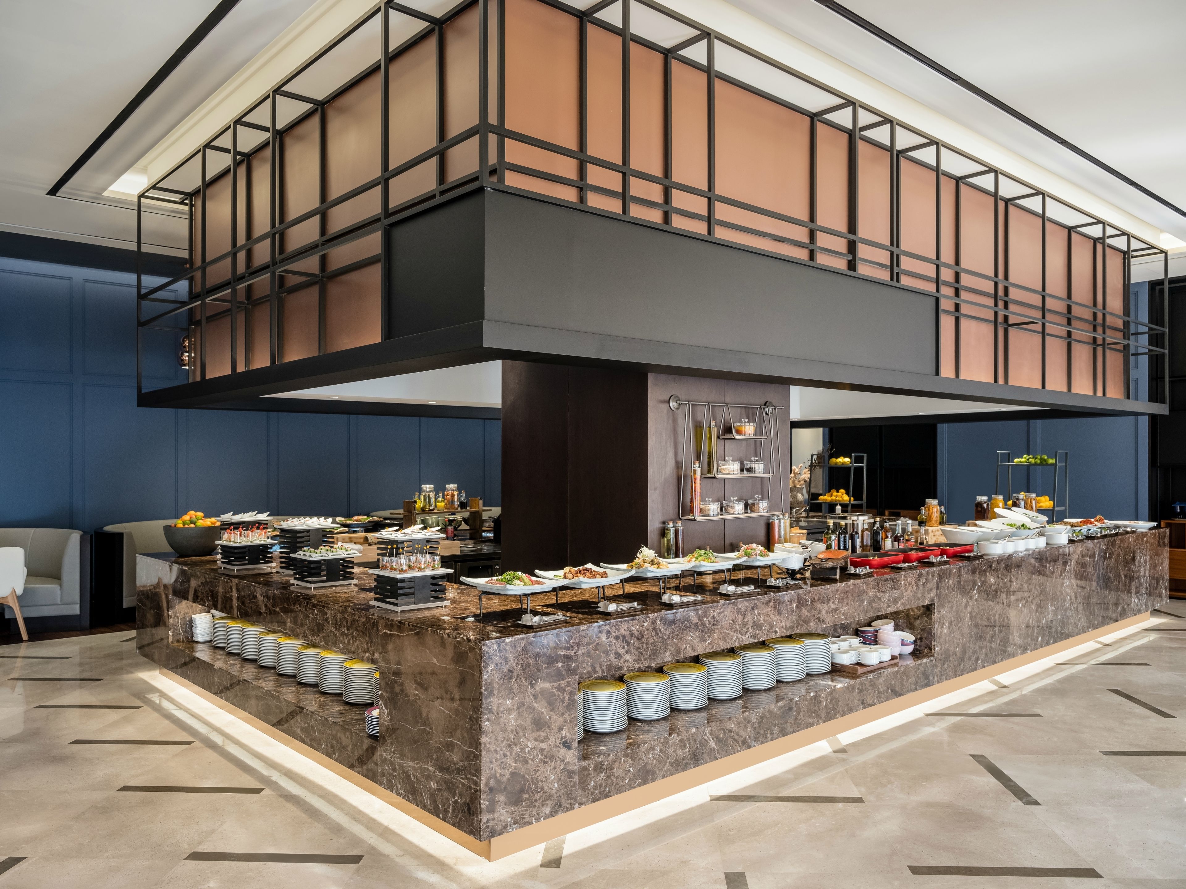 3 restaurants; breakfast, lunch, dinner, and brunch served