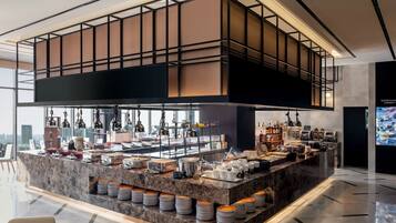 Desayuno buffet diario (KRW 65000 por persona)