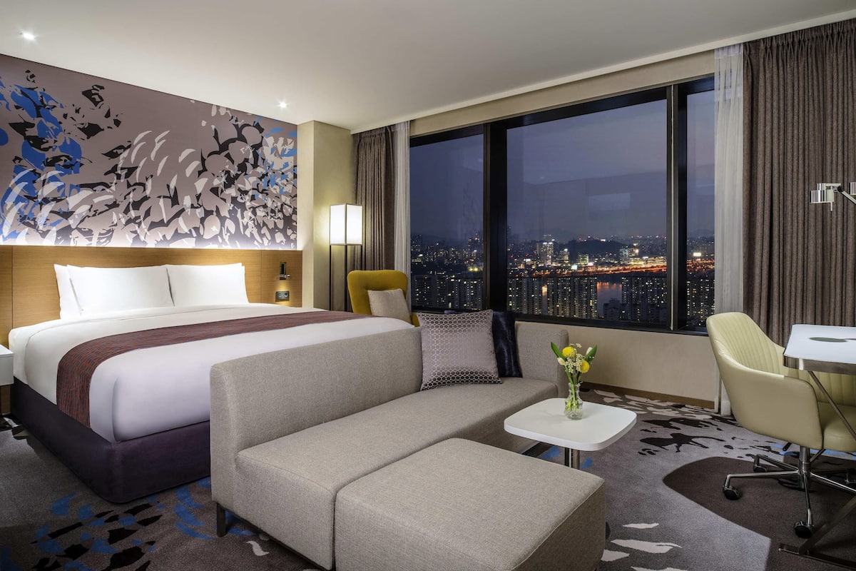 주니어 스위트, 킹사이즈침대 1개 | 고급 침구, 오리/거위털 이불, 객실 내 금고, 각각 다른 스타일의 인테리어