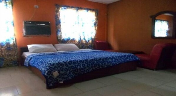 In-room safe, bed sheets