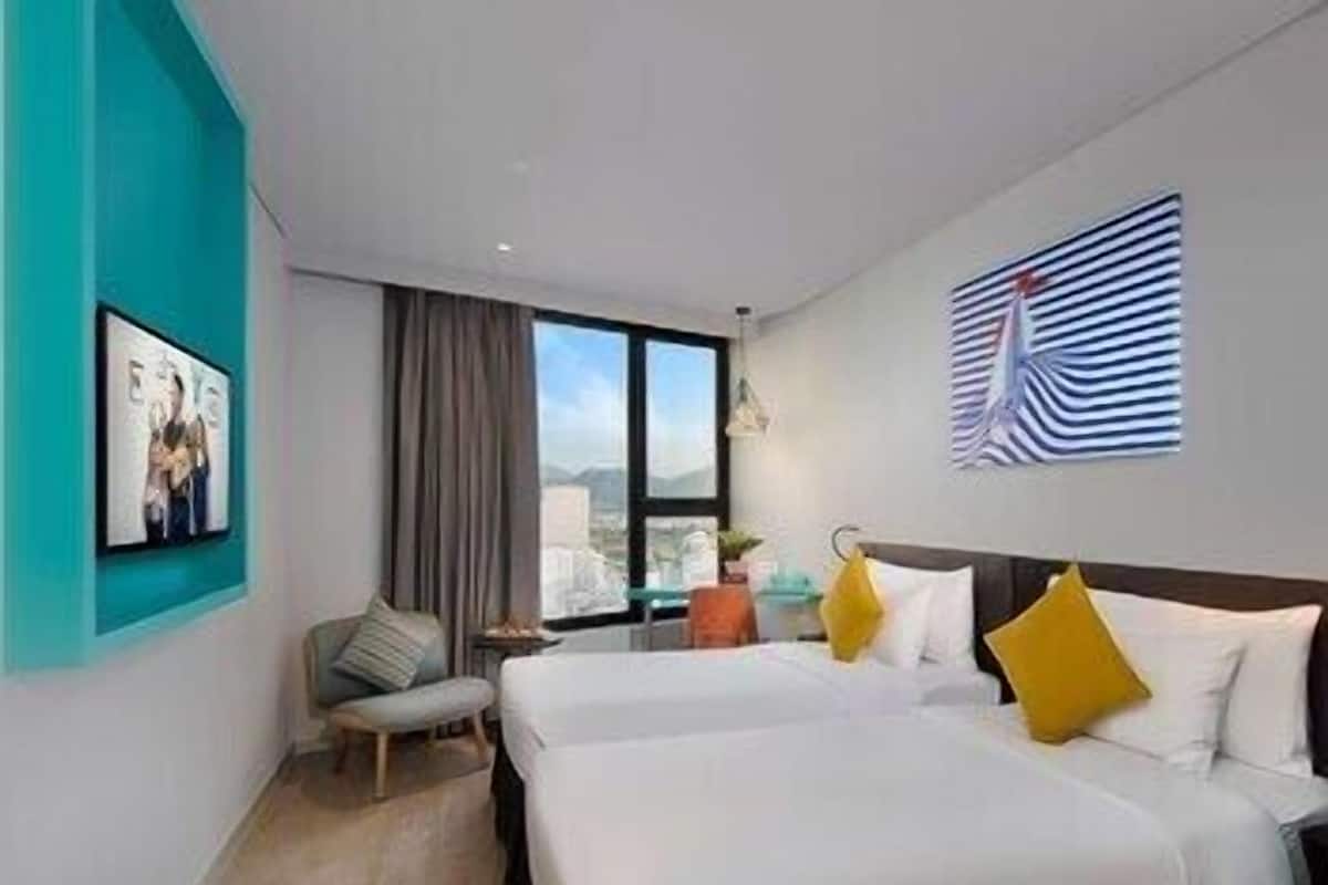 Hochwertige Bettwaren, Minibar, Zimmersafe, Schreibtisch