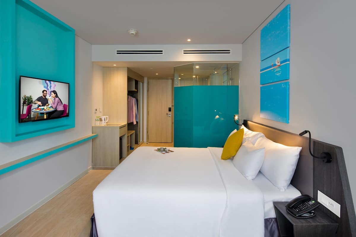 1 bedroom, premium bedding, minibar, in-room safe