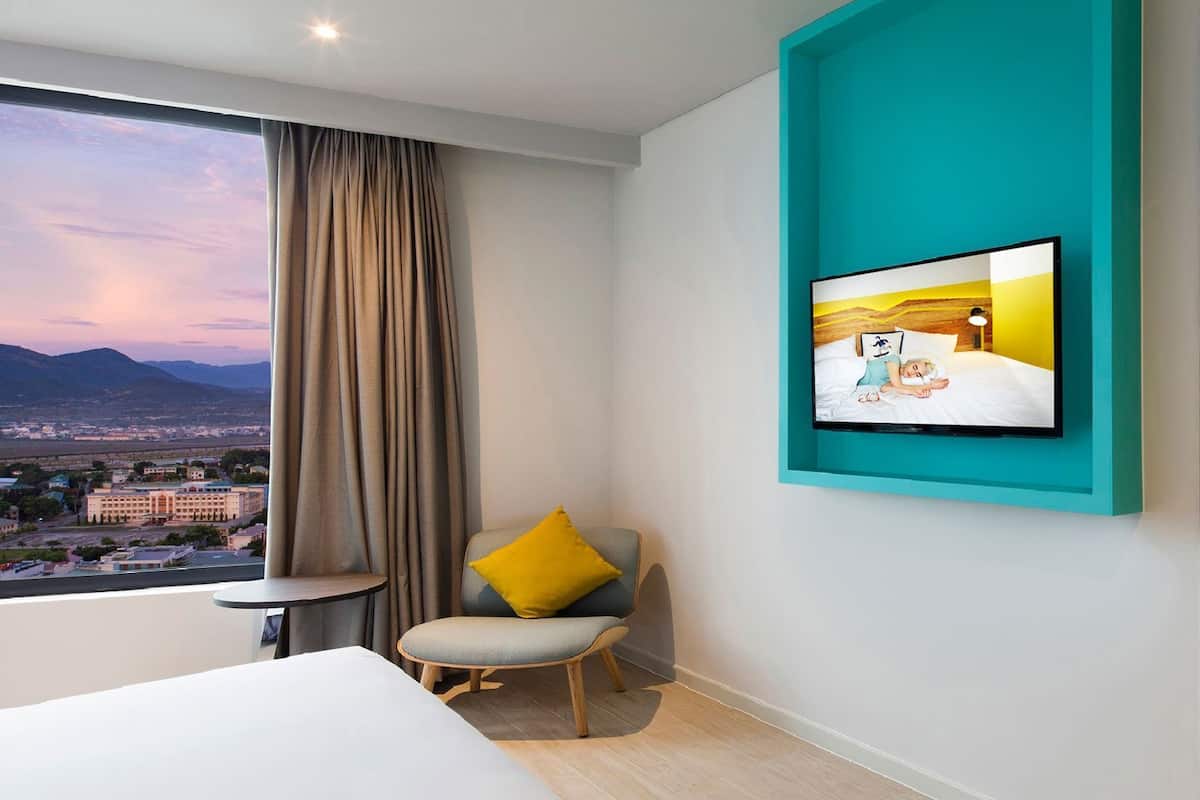 Hochwertige Bettwaren, Minibar, Zimmersafe, Schreibtisch