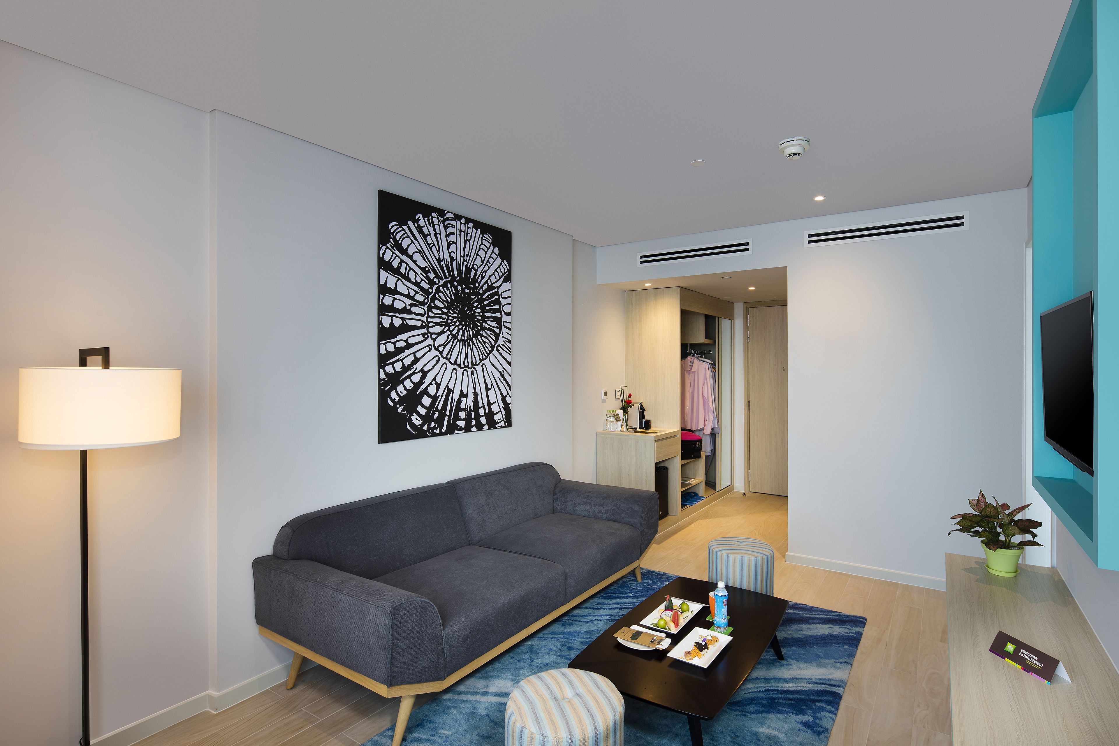 family suite, 1 double bed | living room | led tv