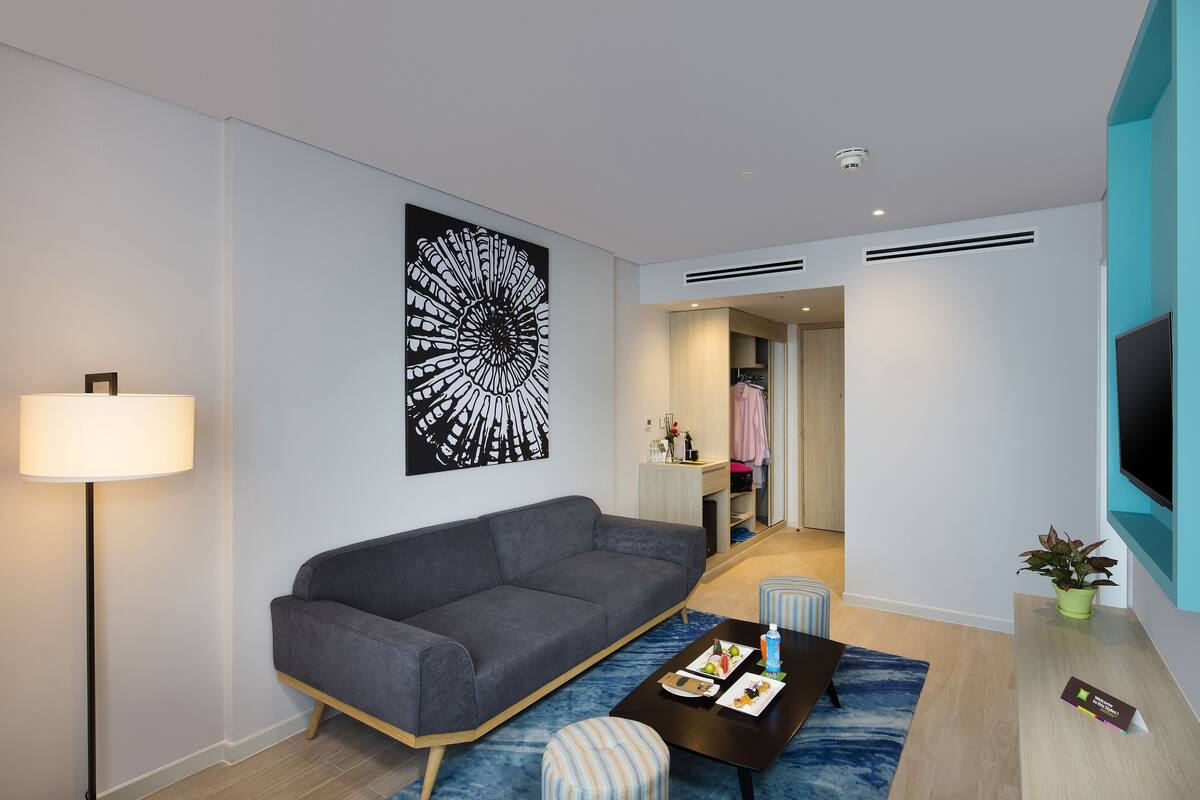 family suite, 1 double bed | living room | led tv