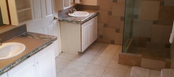 Chancery Hall 3 Bedroom Apartment