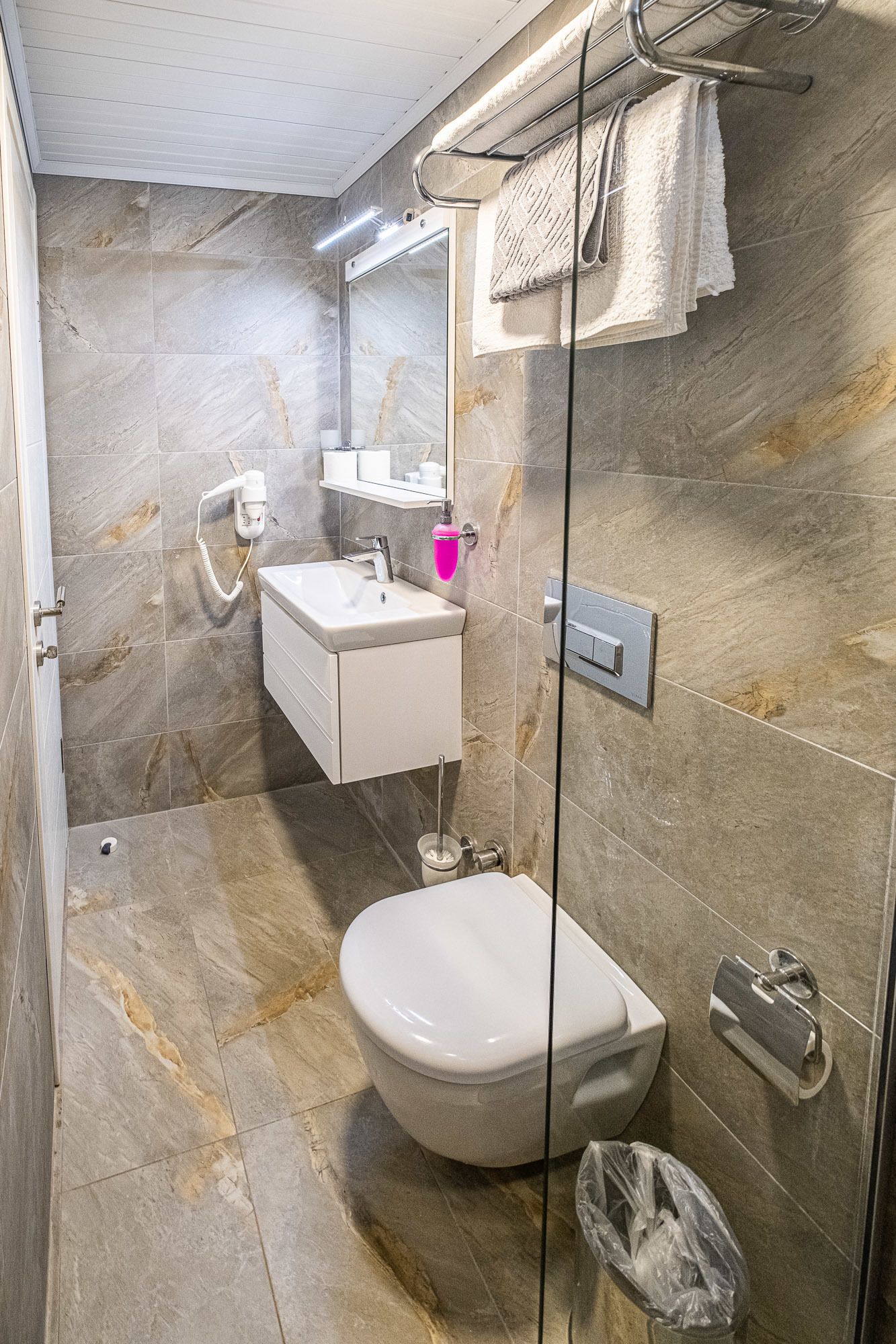 shower, rainfall showerhead, free toiletries, hair dryer