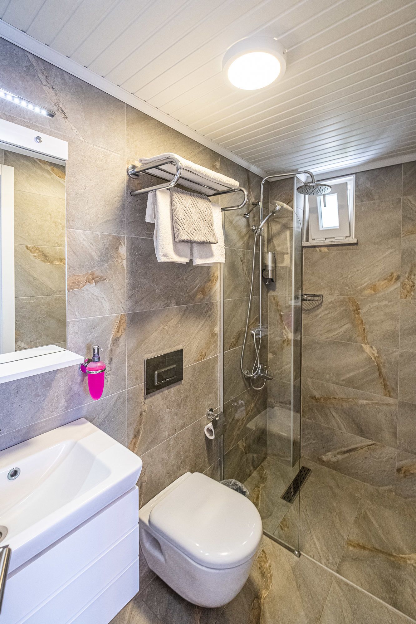 shower, rainfall showerhead, free toiletries, hair dryer