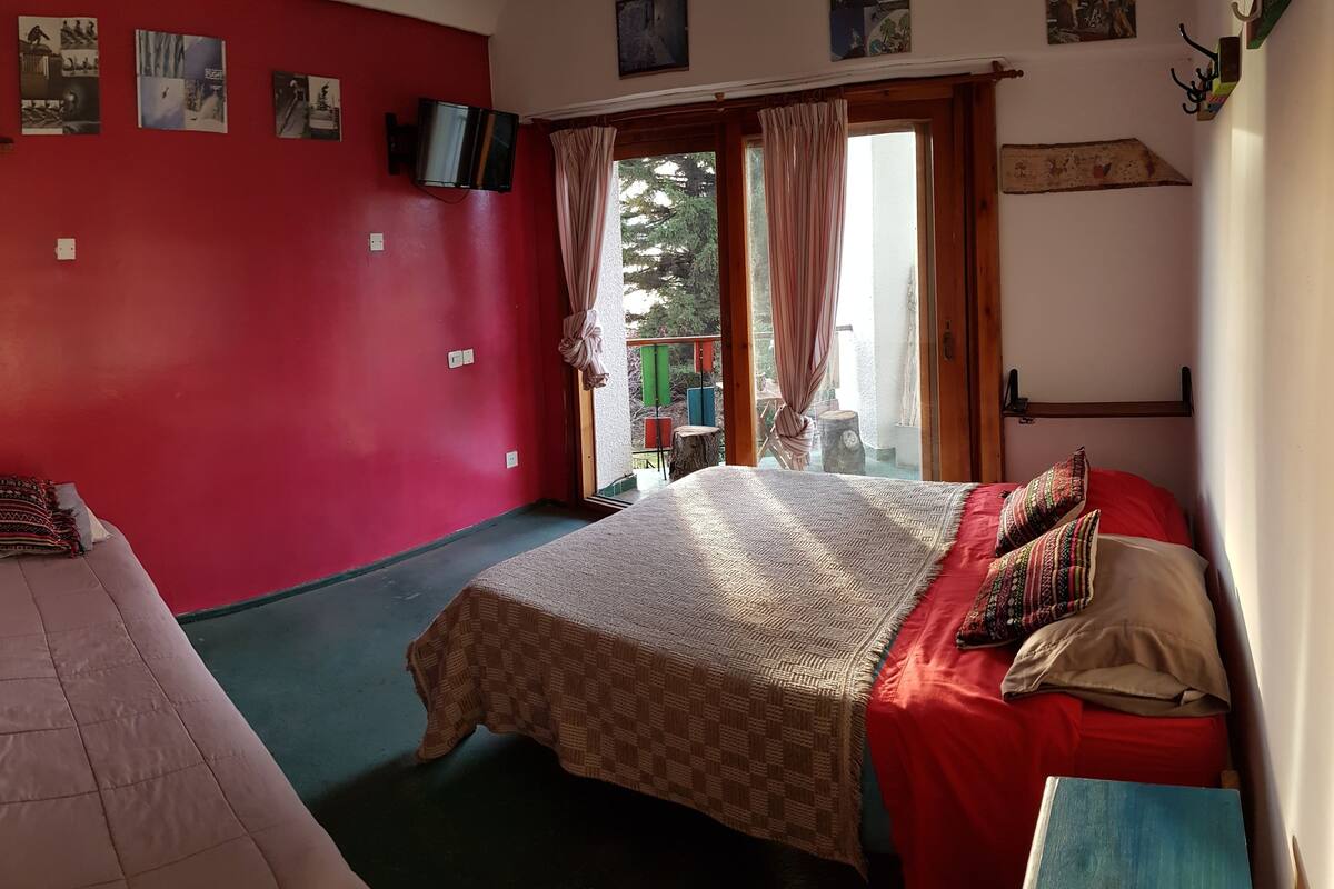 Kamer, 1 twee- of 2 eenpersoonsbedden, gedeelde badkamer | Gratis wifi, beddengoed