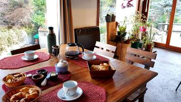 Free daily continental breakfast