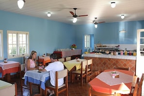 Breakfast area - Pousada das Araras (Brotas)