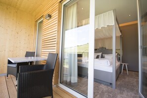 Literie hypoallergénique, coffre-fort, fer et planche à repasser