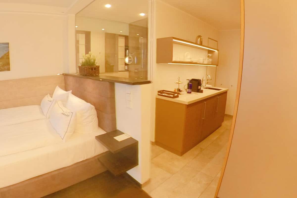 premium bedding, in-room safe, blackout curtains, soundproofing